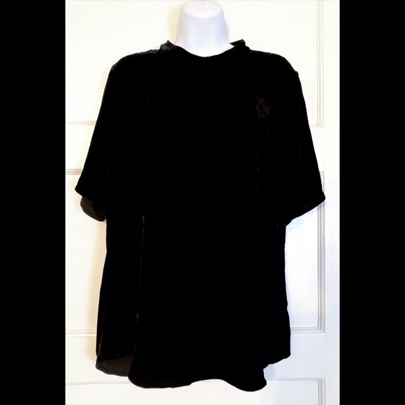 Velvet short sleeve mock neck top size Medium - Picture 4 of 7